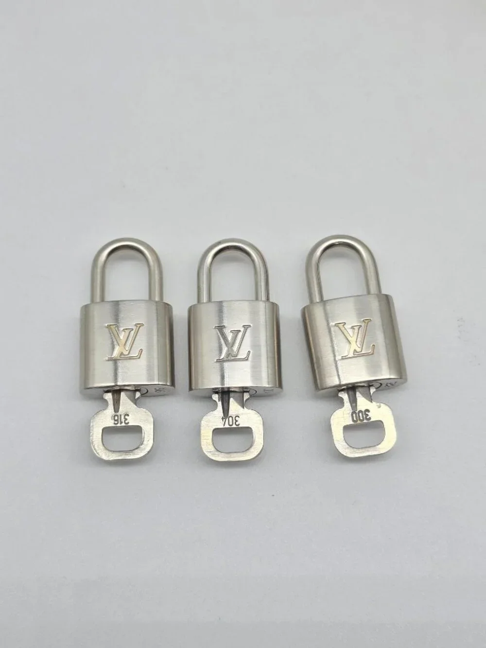Authentic 1 Louis Vuitton Silver Padlock Lock & 1 Key LV Bag Luggage Accessory